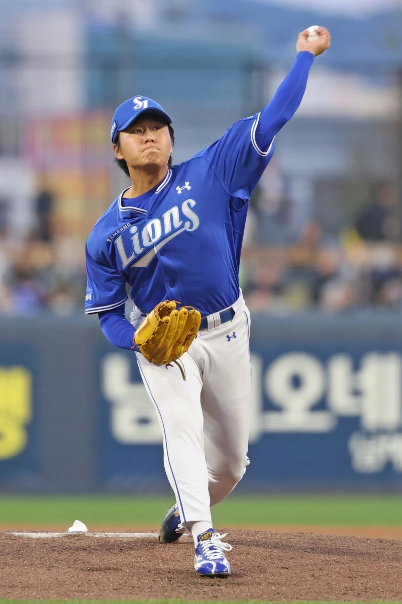 8일 오후 광주-KIA챔피언스필드에서 열린 '2026 신한 SOL KBO리그' 삼성 라이온즈와 KIA 타이거즈의 경기, 삼성 선발 이승현이 공을 힘차게 던지고 있다. 삼성 라이온즈