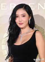 "똑같은 스케줄, 내가 더 벌어"…화사, 스태프에 차→명품백 쏜 이유 보니 [엑's 이슈]