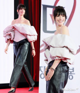 앤 해서웨이, 시간 멈춘 듯 '방부제 미모' 입증... 변함없는 러블리 미소