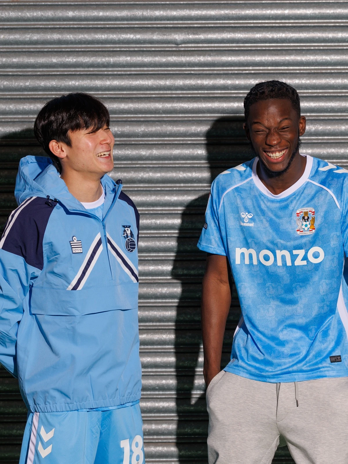 한국 축구 유망주 양민혁의 성장세가 멈췄다. 토트넘 홋스퍼를 떠나 2부 챔피언십으로 임대됐으나 정기적인 출전을 하지 못하면서 임대 결정이 애초에 잘못됐다는 비판까지 나오고 있다. 토트넘이 1월 이적시장에서 양민혁의 임대 환경을 업그레이드하겠다는 판단으로 포츠머스에서 복귀시킨 후 코번트리로 재임대 했다. 하지만 결과는 참담했다. 양민혁은 코번트리 이적 직후 4경기(FA컵 포함)에 나섰으나 이후에는 아예 경기 명단에서조차 사라졌다. 리그 기준으로는 3경기 29분 출전에 그쳤고, 공격 포인트도 없다. 기회를 통해 성장해야 할 10대 선수에게 가장 치명적인 공백이 찾아온 셈이다. SNS