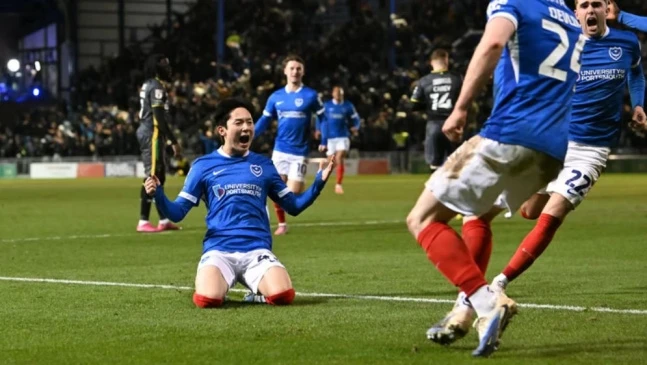 한국 축구 유망주 양민혁의 성장세가 멈췄다. 토트넘 홋스퍼를 떠나 2부 챔피언십으로 임대됐으나 정기적인 출전을 하지 못하면서 임대 결정이 애초에 잘못됐다는 비판까지 나오고 있다. 토트넘이 1월 이적시장에서 양민혁의 임대 환경을 업그레이드하겠다는 판단으로 포츠머스에서 복귀시킨 후 코번트리로 재임대 했다. 하지만 결과는 참담했다. 양민혁은 코번트리 이적 직후 4경기(FA컵 포함)에 나섰으나 이후에는 아예 경기 명단에서조차 사라졌다. 리그 기준으로는 3경기 29분 출전에 그쳤고, 공격 포인트도 없다. 기회를 통해 성장해야 할 10대 선수에게 가장 치명적인 공백이 찾아온 셈이다. 연합뉴스