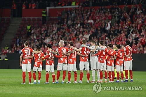 마인츠가 10일(한국시간) 독일 마인츠에 있는 메바 아레나에서 열린 스트라스부르(프랑스)와의 2025-2026시즌 유럽축구연맹(UEFA) 콘퍼런스리그 8강 1차전에서 2-0으로 승리했다. 이재성이 빠진 가운데 마인츠는 일본 국가대표 미드필더 사노 가이슈의 맹활약 속에 승리하며 4강 진출에 유리한 고지를 점했다. 이재성은 2월 독일 매체 '빌트'와 인터뷰에서 팀의 목표는 (콘퍼런스리그) 우승이다라며 우승에 대한 열망을 드러낸 바 있는데 동료들이 자신이 없는 가운데 더 높은 곳을 향하기 위한 발판을 마련해줬다. 연합뉴스