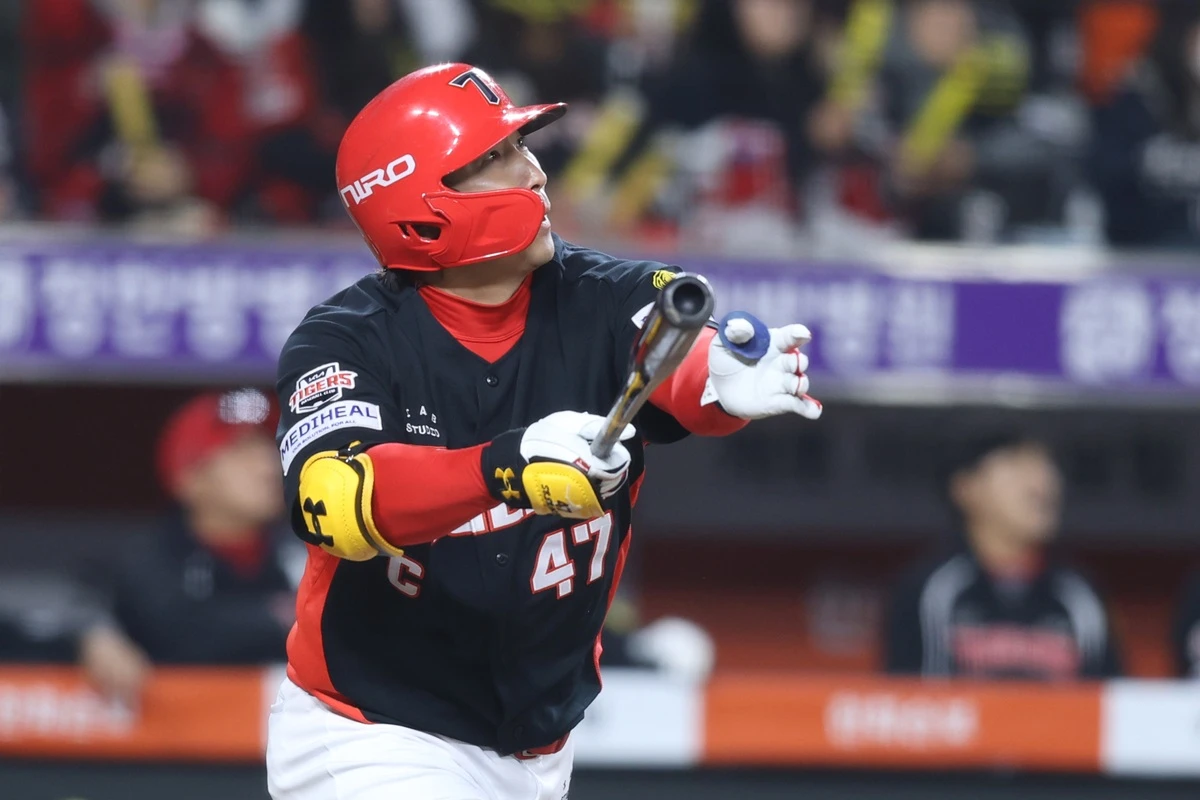 KIA 타이거즈가 선발 투수 제임스 네일의 퀄리티 스타트 쾌투와 홈런 세 방을 앞세워 한화 이글스와 올 시즌 첫 맞대결 승리를 가져갔다. KIA는 10일 대전 한화생명볼파크에서 2026 신한 SOL뱅크 KBO리그 한화전을 치러 6-5로 승리했다. 2연승을 달린 KIA는 시즌 4승7패, 3연승에 실패한 한화는 시즌 6승5패를 기록했다. 이날 4번타자로 나선 김도영이 홈런을 때렸다. 친정팀 원정 경기에서 등판한 김범수가 세이브를 챙겼다.