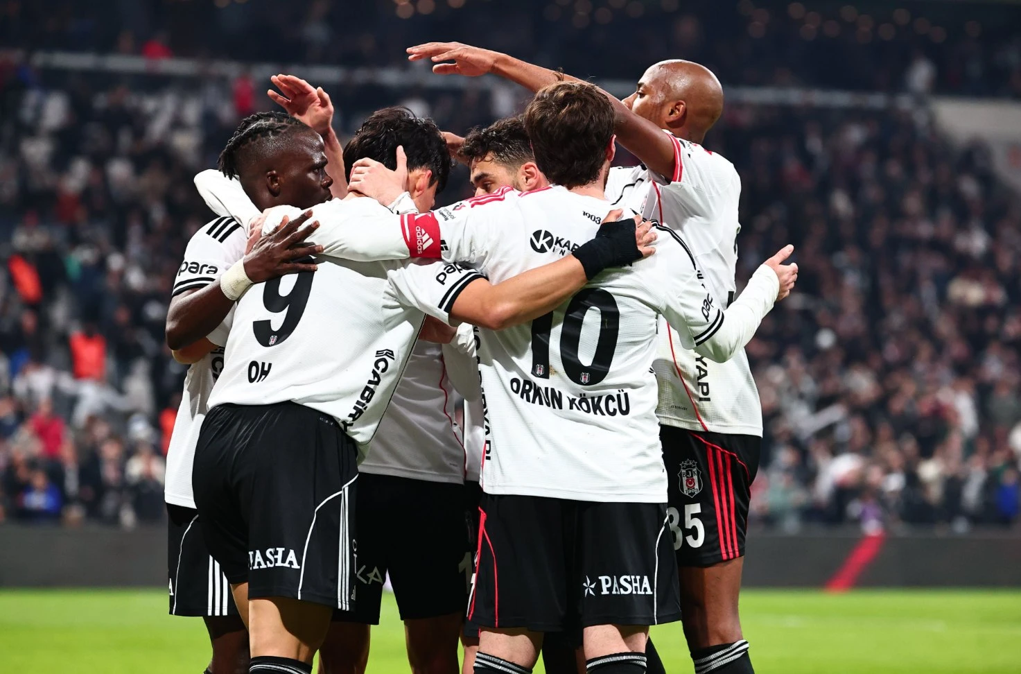 베식타시는 11일(한국시간) 튀르키예 이스탄불의 튀프라쉬 스타디움에서 열린 2025-2026시즌 튀르키예 쉬페르리그 29라운드 안탈리아스포르와의 홈 경기에서 오현규의 멀티골에 힘입어 4-2로 이겼다. 이날 최전방 공격수로 선발 출전한 오현규는 전반 33분과 후반 14분에 득점을 기록해 멀티골을 기록하면서 팀의 승리를 이끌었다. 이날 멀티골로 오현규는 베식타시 입단 후 10경기에서 7골 2도움을 기록했고, 올시즌 공격포인트를 42경기 17골 5도움으로 늘렸다. 베식타시 SNS