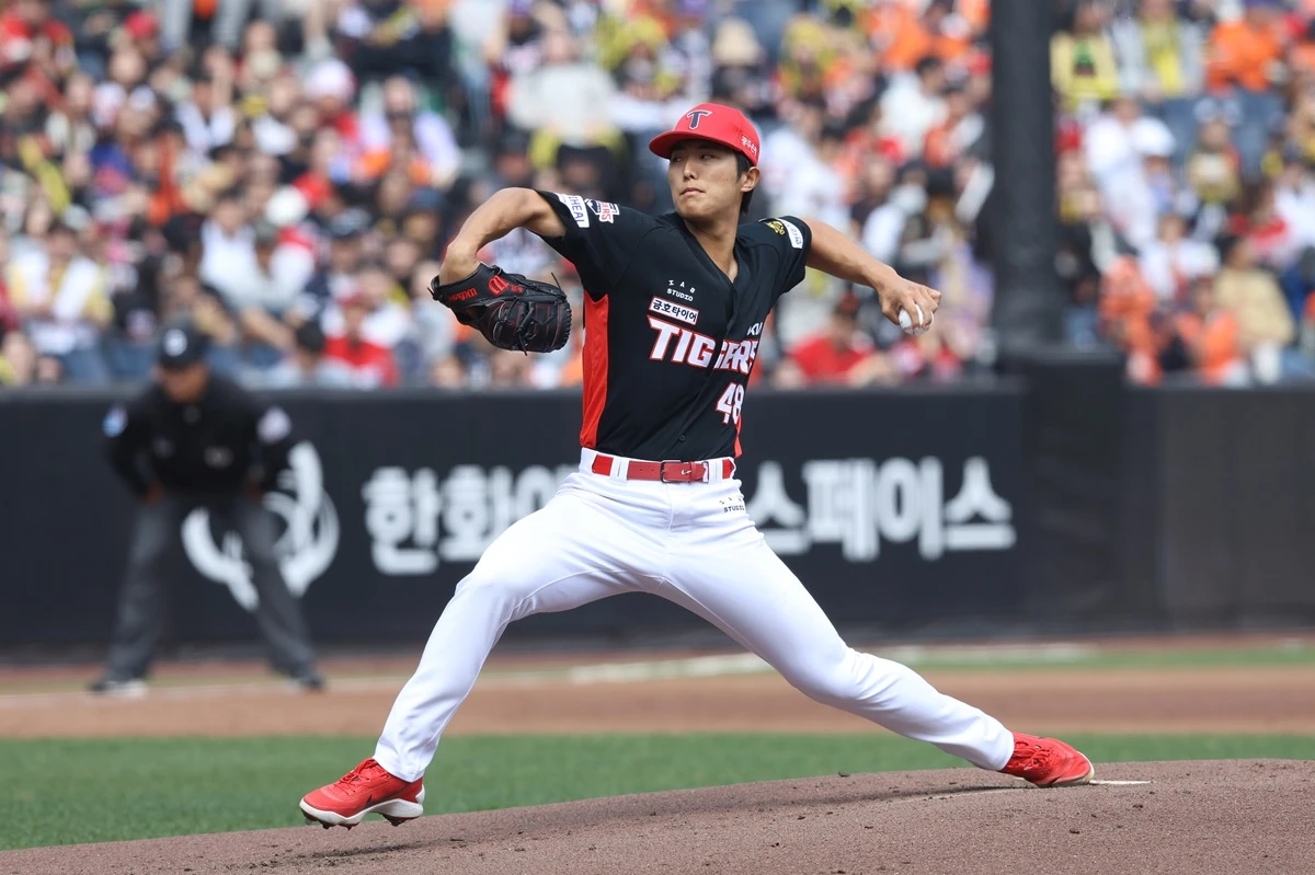 KIA는 11일 대전 한화생명볼파크에서 2026 신한 SOL뱅크 KBO리그 한화전을 치러 6-5로 승리했다. 3연승을 달린 KIA는 시즌 5승7패, 2연패에 빠진 한화는 시즌 6승6패를 기록했다. KIA는 8회초 박재현의 2루수 앞 내야 안타, 가브리엘 데일의 우전 안타로 무사 1, 3루 기회를 만들었다. 이후 상대 폭투로 한 점을 따라간 KIA는 이어진 무사 1, 2루 기회에서 김선빈의 페이크 번트 앤드 슬래시로 한 점을 더 보탰다. KIA는 무사 1, 3루 기회에서 김도영의 좌익수 방면 희생 뜬공으로 4-4 동점을 이뤘다. 이후 나성범의 우전 안타로 이어진 2사 1, 3루 기회에서 한준수의 중전 적시타로 5-4 역전에 성공했다. 대타 고종욱도 1타점 우전 적시타를 때려 한 점 더 달아났다. KIA 타이거즈