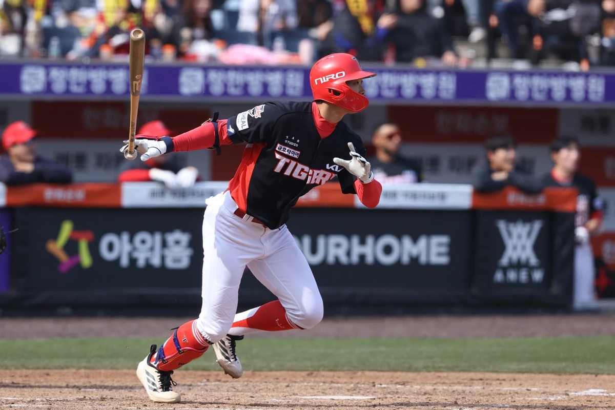 KIA는 11일 대전 한화생명볼파크에서 2026 신한 SOL뱅크 KBO리그 한화전을 치러 6-5로 승리했다. 3연승을 달린 KIA는 시즌 5승7패, 2연패에 빠진 한화는 시즌 6승6패를 기록했다. KIA는 8회초 박재현의 2루수 앞 내야 안타, 가브리엘 데일의 우전 안타로 무사 1, 3루 기회를 만들었다. 이후 상대 폭투로 한 점을 따라간 KIA는 이어진 무사 1, 2루 기회에서 김선빈의 페이크 번트 앤드 슬래시로 한 점을 더 보탰다. KIA는 무사 1, 3루 기회에서 김도영의 좌익수 방면 희생 뜬공으로 4-4 동점을 이뤘다. 이후 나성범의 우전 안타로 이어진 2사 1, 3루 기회에서 한준수의 중전 적시타로 5-4 역전에 성공했다. 대타 고종욱도 1타점 우전 적시타를 때려 한 점 더 달아났다. KIA 타이거즈