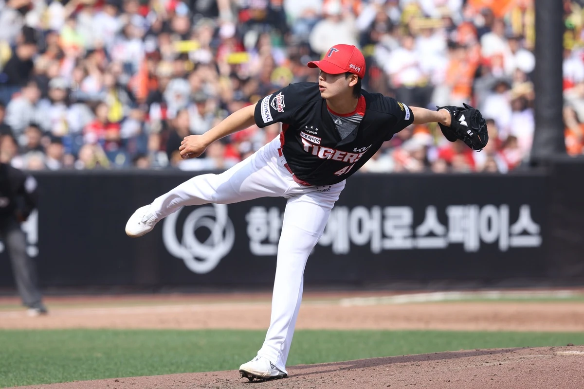 KIA는 11일 대전 한화생명볼파크에서 2026 신한 SOL뱅크 KBO리그 한화전을 치러 6-5로 승리했다. 3연승을 달린 KIA는 시즌 5승7패, 2연패에 빠진 한화는 시즌 6승6패를 기록했다. KIA는 8회초 박재현의 2루수 앞 내야 안타, 가브리엘 데일의 우전 안타로 무사 1, 3루 기회를 만들었다. 이후 상대 폭투로 한 점을 따라간 KIA는 이어진 무사 1, 2루 기회에서 김선빈의 페이크 번트 앤드 슬래시로 한 점을 더 보탰다. KIA는 무사 1, 3루 기회에서 김도영의 좌익수 방면 희생 뜬공으로 4-4 동점을 이뤘다. 이후 나성범의 우전 안타로 이어진 2사 1, 3루 기회에서 한준수의 중전 적시타로 5-4 역전에 성공했다. 대타 고종욱도 1타점 우전 적시타를 때려 한 점 더 달아났다. KIA 타이거즈