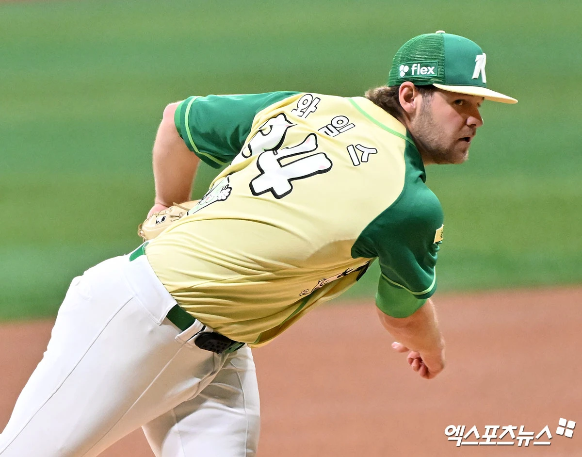 키움 히어로즈 외국인 투수 네이선 와일스가 11일 서울 고척스카이돔에서 열린 2026 신한 SOL KBO리그 롯데 자이언츠와의 팀 간 2차전에 선발등판, 7이닝 무실점으로 호투했다. 사진 김한준 기자