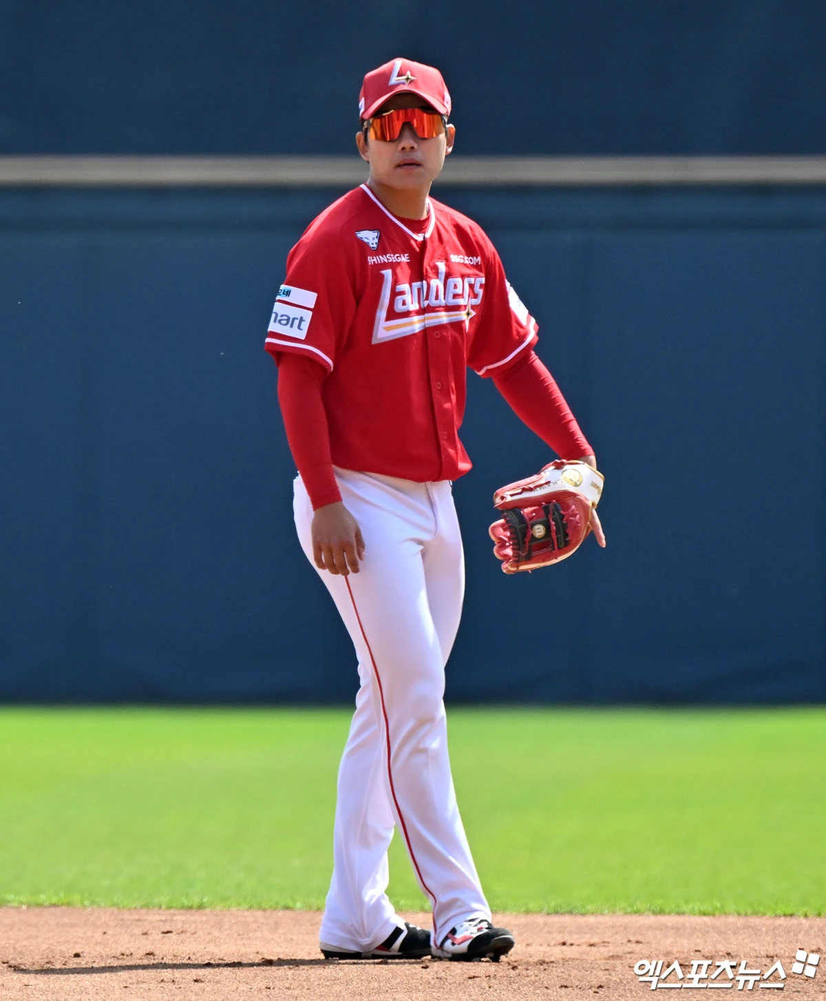 12일 오후 서울 송파구 잠실야구장에서 열린 '2026 신한 SOL Bank KBO리그' SSG 랜더스와 LG 트윈스의 경기, 1회말 SSG 석정우가 2루수로 출전하고 있다. 잠실, 김한준 기자