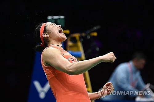 배드민턴 여자단식 세계 1위 안세영은 12일(한국시간) 중국 닝보의 올림픽스포츠센터 체육관에서 열린 2026 아시아배드민턴선수권대회 여자단식 결승전에서 중국의 왕즈이(세계 2위)를 게임스코어 2-1로 꺾고 우승을 차지했다. 아시아선수권대회 우승으로 안세영은 한국 최초로 배드민턴 단식 '그랜드슬램(올림픽, 세계선수권, 아시안게임, 아시아선수권)을 달성했다. 연합뉴스