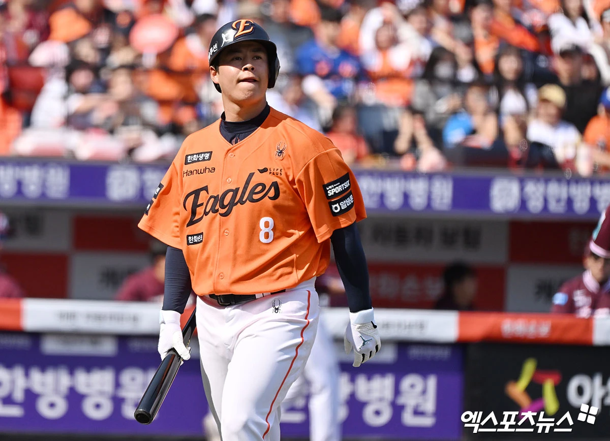 28일 오후 대전 한화생명 볼파크에서 열린 '2026 신한 SOL Bank KBO리그' 키움 히어로즈와 한화 이글스의 개막전 경기, 3회말 2사 한화 노시환이 헛스윙 삼진을 당한 후 아쉬워하고 있다. 엑스포츠뉴스 DB