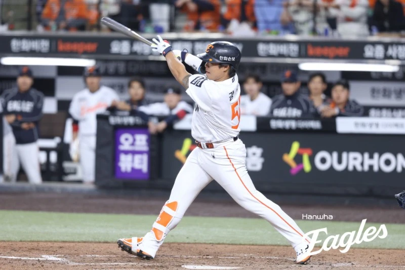 한화 이글스 강백호가 14일 대전 한화생명 볼파크에서 열린 2026 신한 SOL KBO리그 삼성 라이온즈와의 팀 간 1차전에서 3회말 1타점 적시타를 기록했다. 사진 한화 이글스