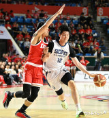 강지훈 '이 악물고 돌파'[포토]