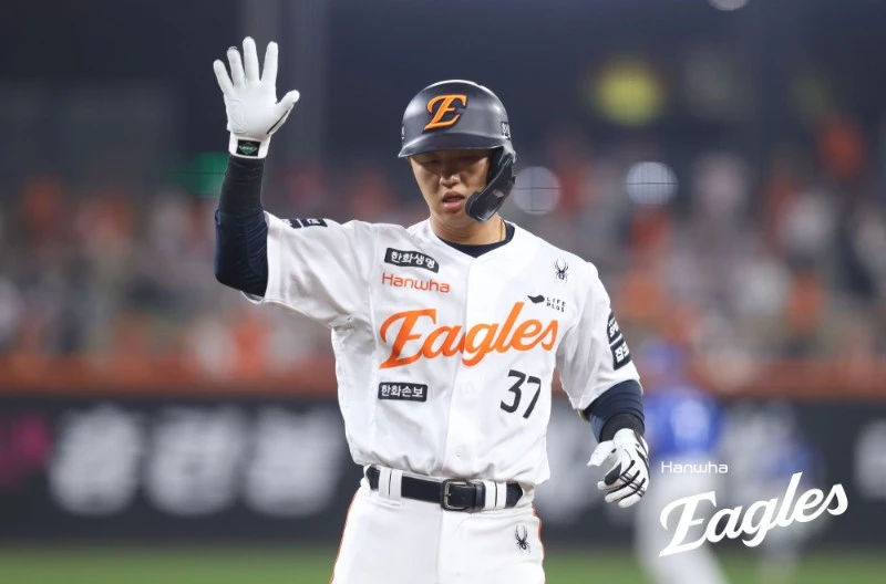 한화 이글스 외야수 이원석이 15일 대전 한화생명 볼파크에서 열린 2026 신한 SOL KBO리그 삼성 라이온즈와의 팀 간 2차전에서 2회말 2타점 적시타를 기록했다. 사진 한화 이글스