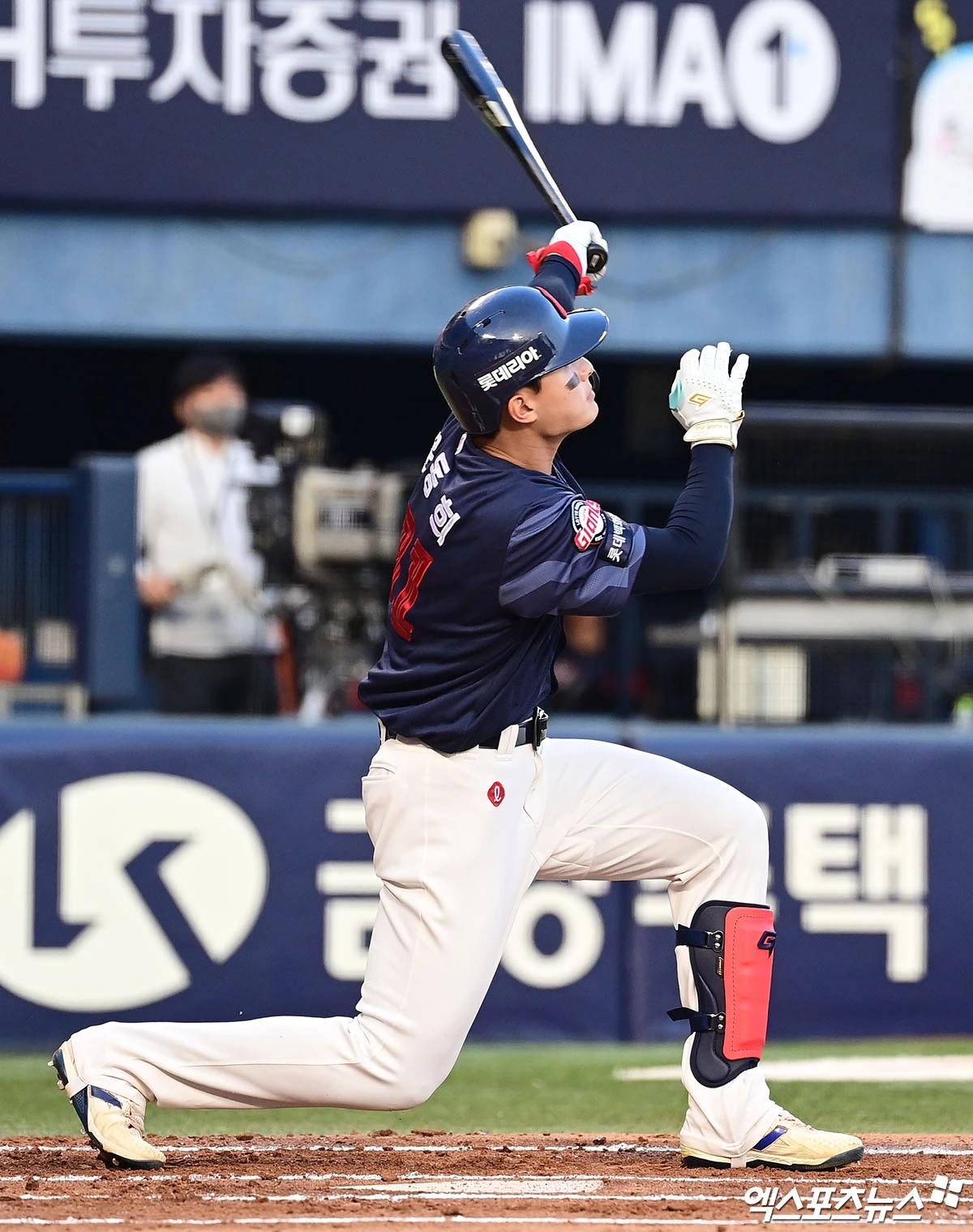 16일 오후 서울 송파구 잠실야구장에서 열린 '2026 신한 SOL Bank KBO리그' 롯데 자이언츠와 LG 트윈스의 경기, 1회초 2사 1,3루 롯데 윤동희가 1타점 적시 2루타를 때려내고 있다. 잠실, 박지영 기자