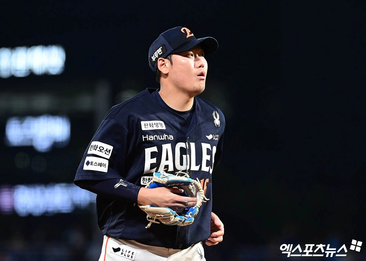 한화 이글스 베테랑 내야수 하주석이 16일 삼성 라이온즈와의 대전 홈 경기에서 2회초 수비 실책을 기록했다. 사진 엑스포츠뉴스 DB