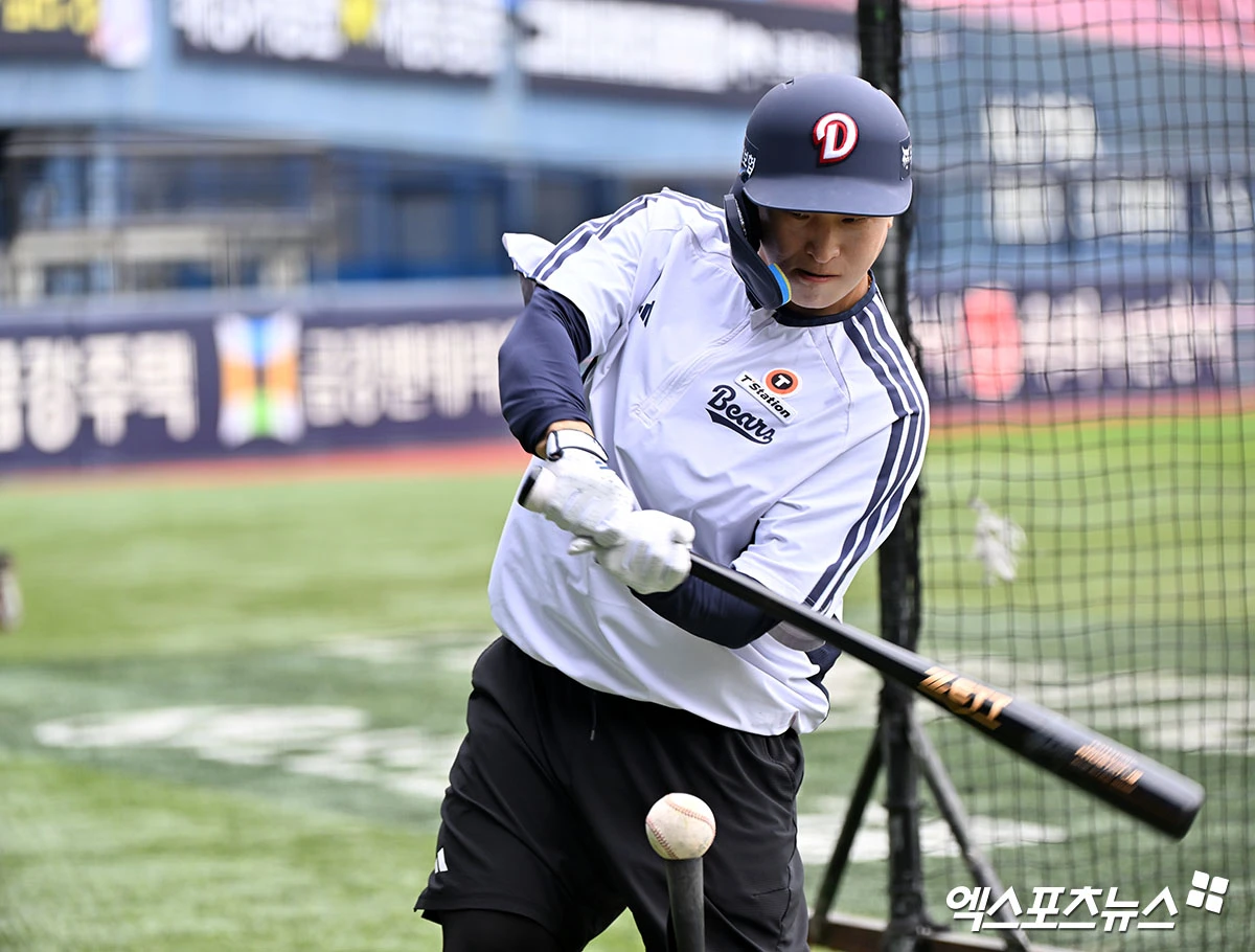 17일 오후 서울 송파구 잠실야구장에서 열리는 '2026 신한 SOL Bank KBO리그' KIA 타이거즈와 두산 베어스의 경기, 두산 손아섭이 훈련에 임하고 있다. 잠실, 김한준 기자