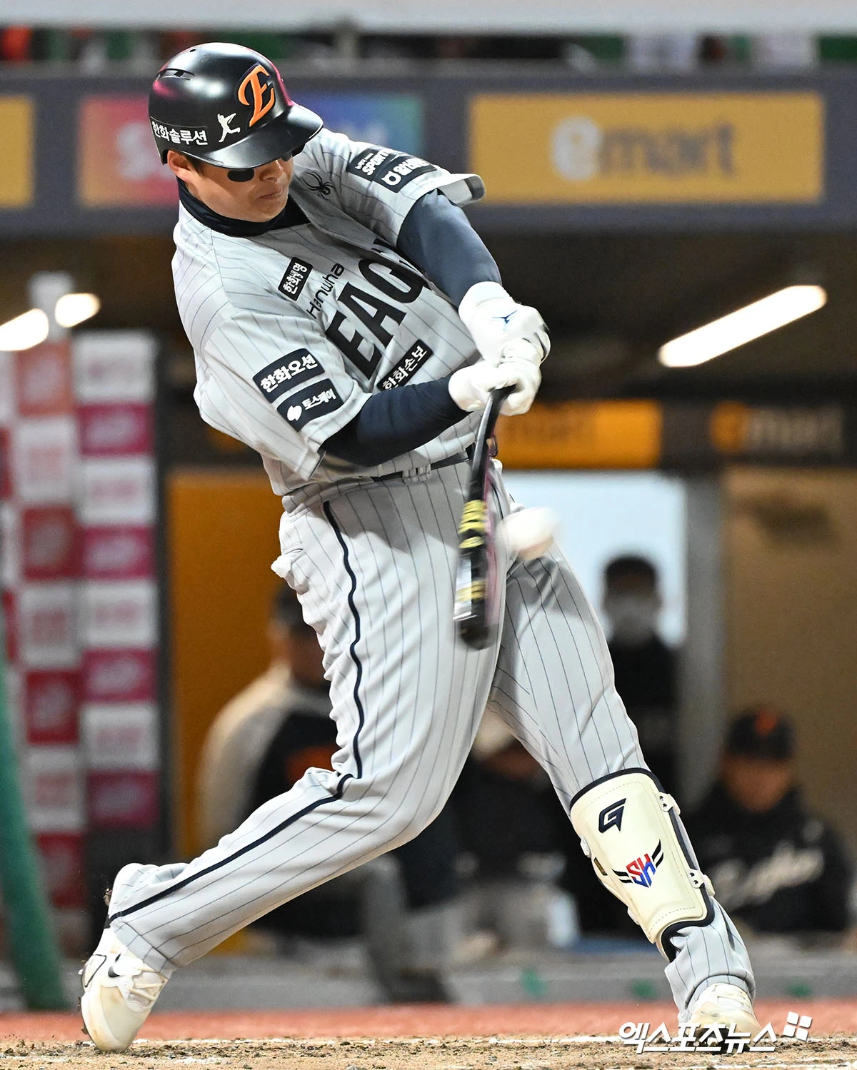 한화 이글스 내야수 노시환이 18일 서산야구장에서 열린 2026 메디힐 KBO 퓨처스리그 울산 웨일즈와의 홈경기에 1번 지명타자로 선발 출전해 3타수 1안타 3볼넷 2득점을 기록했다. 김경문 한화 감독은 노시환을 21일 1군 선수단에 합류시킬 계획이다. 김경문 한화 감독은 18일 롯데 자이언츠와의 정규시즌 1차전 원정경기 앞두고 '실력이 안 돼서 2군으로 보낸 게 아니지 않나. 심리적인 문제'라며 '본인도 책임감이 큰데, 잘 안 되다 보니까 감독만큼 스트레스를 받고 있다. 2군에서 당장 경기를 뛰면서 안타를 치고 그런 게 아니라 조금 쉬면서 편안해졌으면 좋겠다'고 했다. 엑스포츠뉴스 DB