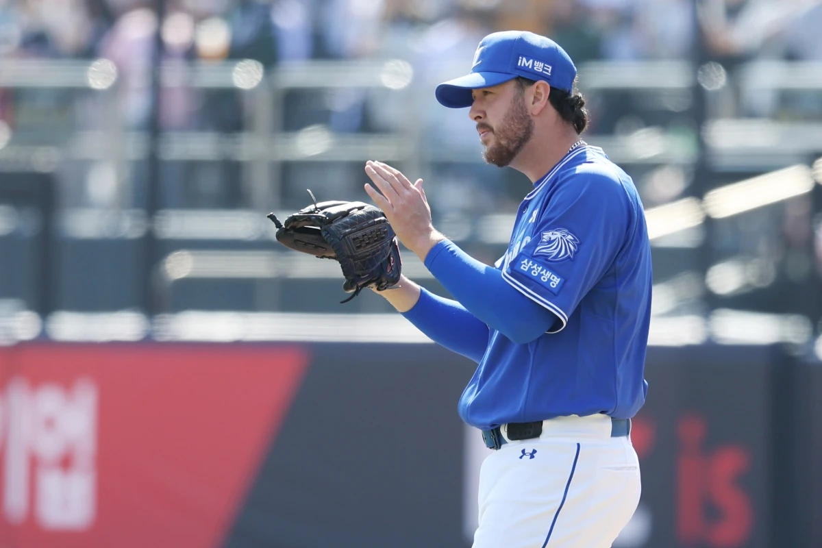 프로야구 삼성 라이온즈의 외국인 투스 잭 오러클린이 헤드샷 사구로 퇴장 조치를 당했다. 오러클린은 18일 대구 삼성라이온즈파크에서 열린 2026 신한SOL KBO리그 정규시즌 LG 트윈스와 홈 경기에 선발 등판, 4회초 1사 1볼 1스트라이크 상황에서 오지환을 상대로 머리 쪽에 시속 147km 직수를 던쳐 헤드샷 퇴장을 당했다. 이번 시즌 헤드샷 퇴장은 3월 31일 엄상백, 4월 5일 김도빈(이상 한화 이글스)에 이어 오러클린이 세 번째다. 삼성 라이온즈