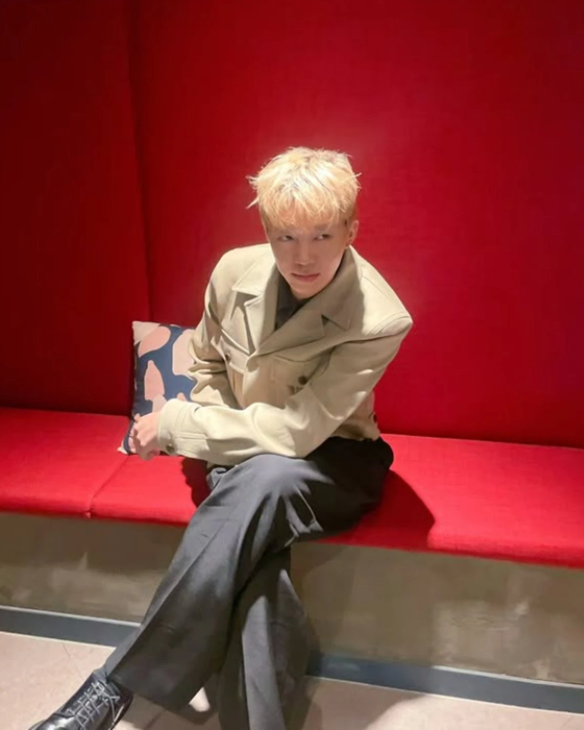 임영웅, 파격 탈색 변신