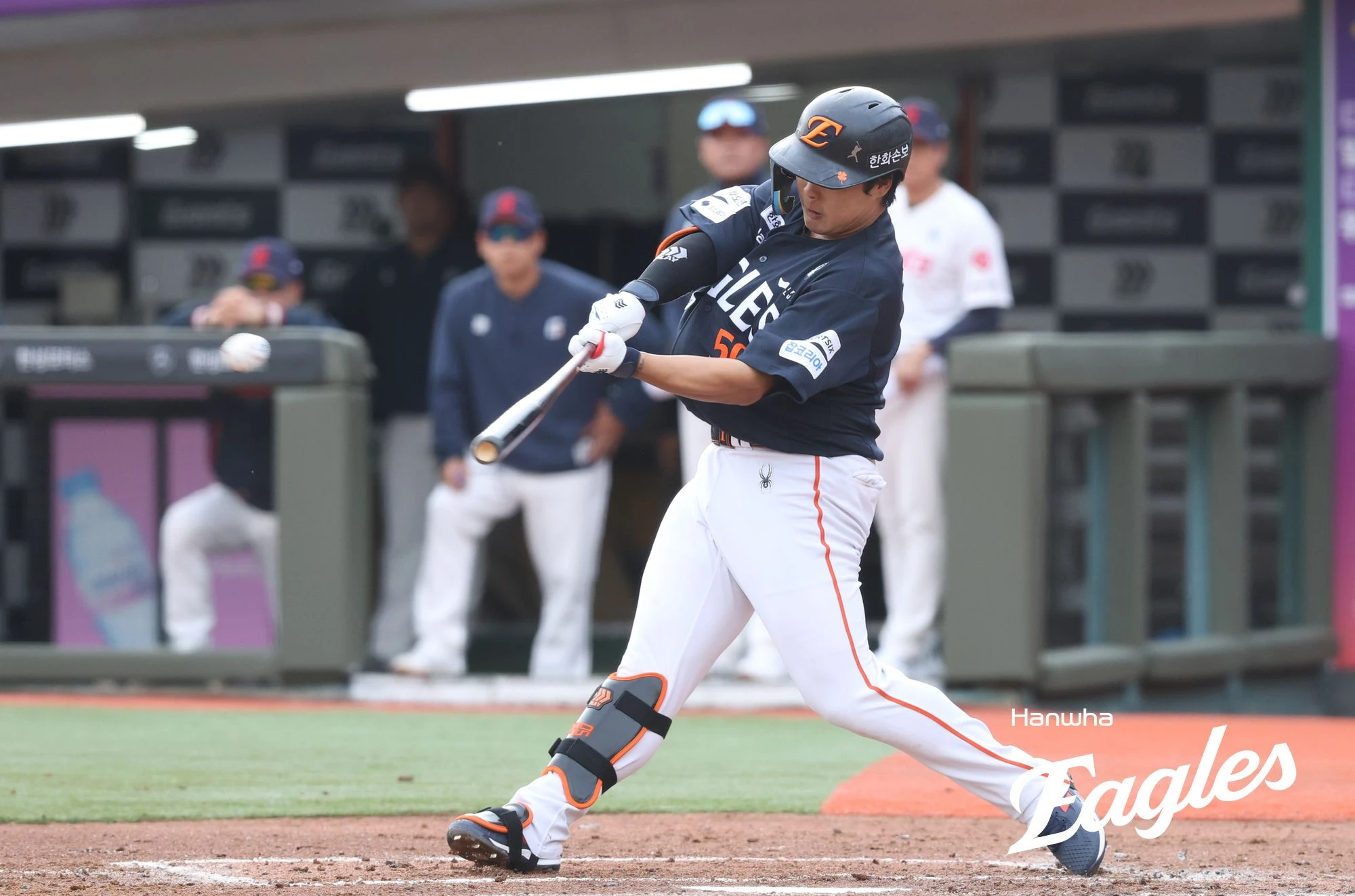 18일 오후 부산 사직야구장에서 열린 '2026 신한 SOL KBO리그' 한화 이글스와 롯데 자이언츠의 경기, 3회초 1사 1루 한화 강백호가 1타점 적시타를 날리고 있다. 한화 이글스