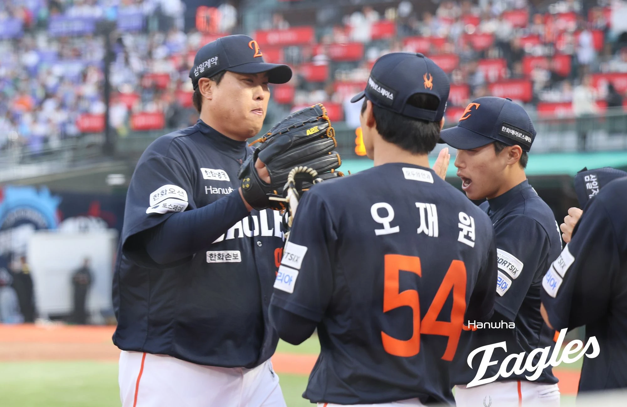 18일 오후 부산 사직야구장에서 열린 '2026 신한 SOL KBO리그' 한화 이글스와 롯데 자이언츠의 경기, 한화 선발 류현진이 이닝을 마친 뒤 더그아웃으로 향하고 있다. 한화 이글스