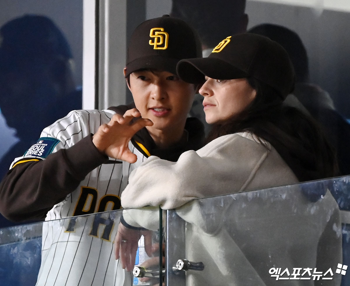 Song Joong-ki and Katy Louise Saunders at the concert. Credit: XportsnewsDB