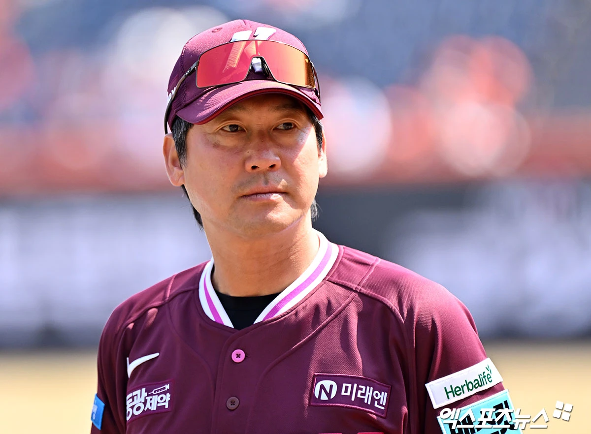 설종진 감독이 이끄는 키움 히어로즈가 19일 수원 KT위즈파크에서 열린 2026 신한 SOL KBO리그 KT 위즈와의 팀 간 3차전에서 5연패 탈출에 성공했다. 사진 키움 히어로즈