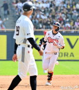 박준순 ‘홈런으로 도망간다’[포토]