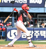 카스트로 ‘우중간 안타’[포토]