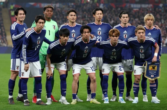 월드컵 우승이라는 목표를 위해 미래 세대 육성에 집중하고 있는 일본 축구 국가대표팀이 오는 6월 열리는 2026 국제축구연맹(FIFA) 북중미 월드컵에 19세 이하(U-19) 대표팀을 동행시키기로 결정했다. 일본 U-19 대표팀은 월드컵 기간 동안 A대표팀의 훈련 파트너 역할을 수행하고, 동시에 월드컵 현장을 경험하면서 국가대표의 꿈을 키울 예정이다. 사진 연합뉴스