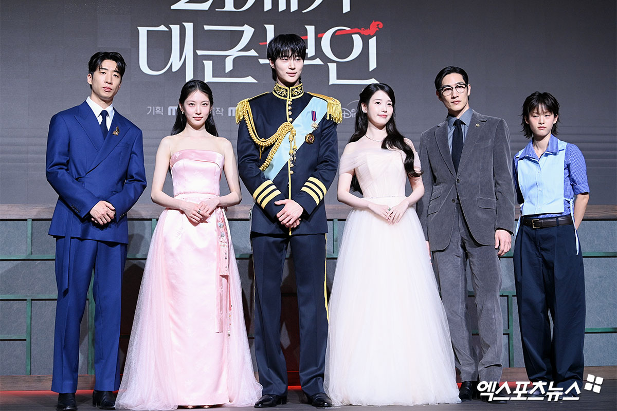 Group photo from the '21st Century Lady' press conference. (Credit: Xportsnews DB)