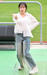 진수화 치어리더 ‘흰 셔츠에 청바지’[엑's HD포토]