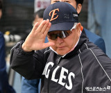 선수들과 인사하는 김경문 감독[포토]