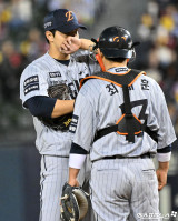 최재훈 ‘마운드 방문’[포토]