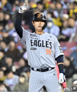 허인서 ‘좌전안타 날리고 세리머니’[포토]