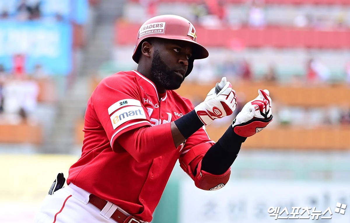 SSG 랜더스 외국인 타자 기예르모 에레디아가 22일 대구 삼성 라이온즈파크에서 열린 2026 신한 SOL KBO리그 삼성 라이온즈와의 팀 간 2차전에서 4회초 솔로 홈런을 기록했다. 사진 엑스포츠뉴스 DB