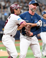 임지열 ‘데이비슨과 충돌할 뻔’[포토]