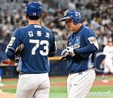 이우성 ‘알칸타라 상대로 안타’[포토]