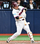 안치홍 ‘날카롭게 쳤는데’[포토]