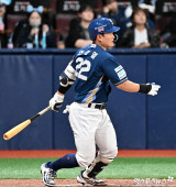 안중열 ‘3루 수비를 뚫었다’[포토]