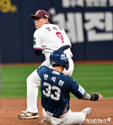 안치홍 ‘병살로 간다’[포토]