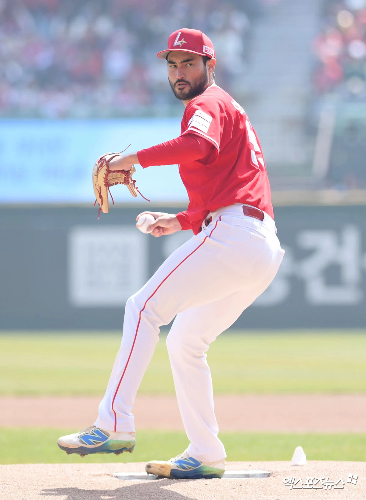 SSG 랜더스 외국인 투수 미치 화이트가 23일 대구 삼성라이온즈파크에서 열린 2026 신한 SOL KBO리그 삼성 라이온즈와의 팀 간 3차전에 선발등판, 6이닝 2실점으로 호투했다. 사진 엑스포츠뉴스 DB