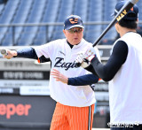 김경문 감독 ‘배트 포인트를 이렇게’[포토]