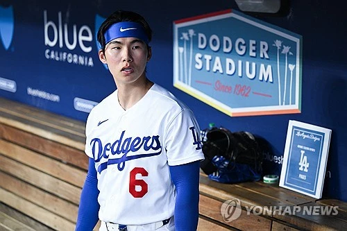 LA 다저스의 한국인 내야수 김혜성이 시즌 4번째 멀티 히트(한 경기 안타 2개 이상)를 날렸다. 김혜성은 캘리포니아주 로스앤젤레스 유니클로 필드 앳 다저스타디움에서 시카고 컵스와 치른 홈경기에 8번 타자 유격수로 출전해 3타수 2안타에 타점과 득점 1개씩을 올렸다. 또 시즌 5번째 도루도 했다. 김혜성은 0-0인 3회말 중전 안타로 출루해 곧바로 2루를 훔쳤다. 이어 윌 스미스의 석 점 홈런 때 득점했다. 4회에는 2사 2루에서 4-0으로 도망가는 중전 적시타를 쳤다. 김혜성의 시즌 타점은 6개로 늘었고, 타율은 0.351로 올랐다. 김혜성은 이번에도 2루 도루를 감행했으나 포수의 정확한 송구에 잡혔다. 김혜성의 시즌 도루 성공률 100％도 깨졌다. 연합뉴스