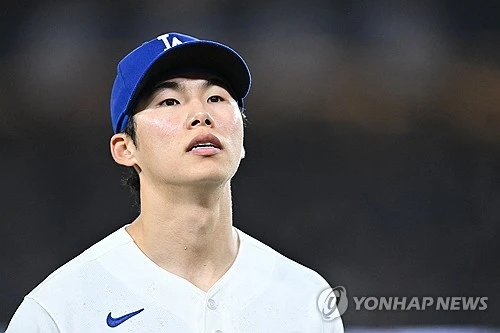 LA 다저스의 한국인 내야수 김혜성이 시즌 4번째 멀티 히트(한 경기 안타 2개 이상)를 날렸다. 김혜성은 캘리포니아주 로스앤젤레스 유니클로 필드 앳 다저스타디움에서 시카고 컵스와 치른 홈경기에 8번 타자 유격수로 출전해 3타수 2안타에 타점과 득점 1개씩을 올렸다. 또 시즌 5번째 도루도 했다. 김혜성은 0-0인 3회말 중전 안타로 출루해 곧바로 2루를 훔쳤다. 이어 윌 스미스의 석 점 홈런 때 득점했다. 4회에는 2사 2루에서 4-0으로 도망가는 중전 적시타를 쳤다. 김혜성의 시즌 타점은 6개로 늘었고, 타율은 0.351로 올랐다. 김혜성은 이번에도 2루 도루를 감행했으나 포수의 정확한 송구에 잡혔다. 김혜성의 시즌 도루 성공률 100％도 깨졌다. 연합뉴스