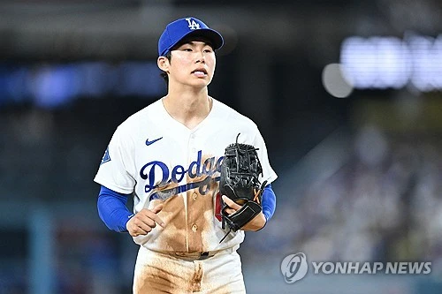 LA 다저스의 한국인 내야수 김혜성이 시즌 4번째 멀티 히트(한 경기 안타 2개 이상)를 날렸다. 김혜성은 캘리포니아주 로스앤젤레스 유니클로 필드 앳 다저스타디움에서 시카고 컵스와 치른 홈경기에 8번 타자 유격수로 출전해 3타수 2안타에 타점과 득점 1개씩을 올렸다. 또 시즌 5번째 도루도 했다. 김혜성은 0-0인 3회말 중전 안타로 출루해 곧바로 2루를 훔쳤다. 이어 윌 스미스의 석 점 홈런 때 득점했다. 4회에는 2사 2루에서 4-0으로 도망가는 중전 적시타를 쳤다. 김혜성의 시즌 타점은 6개로 늘었고, 타율은 0.351로 올랐다. 김혜성은 이번에도 2루 도루를 감행했으나 포수의 정확한 송구에 잡혔다. 김혜성의 시즌 도루 성공률 100％도 깨졌다. 연합뉴스