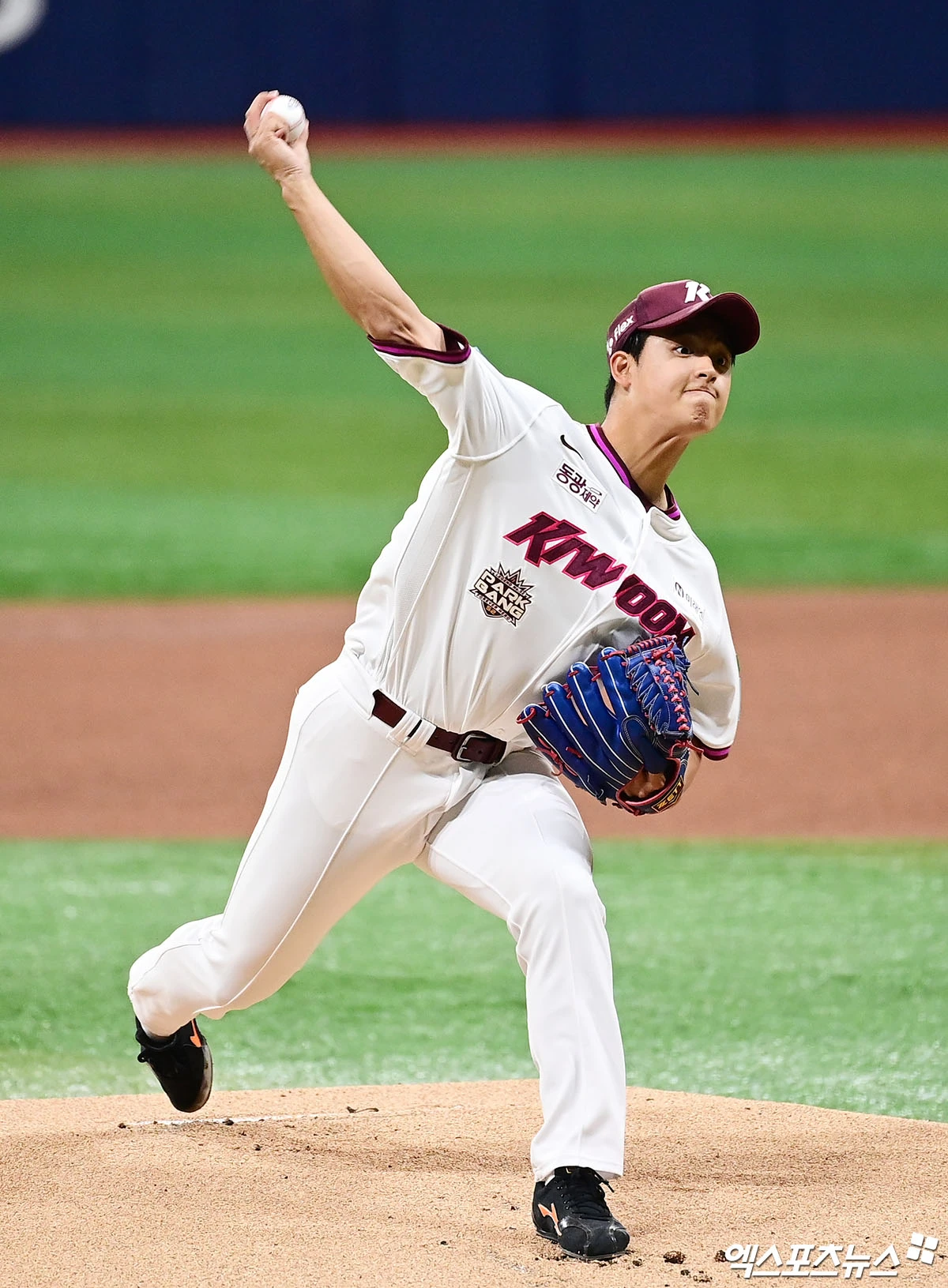 26일 오후 서울 구로구 고척스카이돔에서 열린 '2026 신한 SOL Bank KBO 리그' 삼성 라이온즈와 키움 히어로즈의 경기, 1회초 키움 선발투수 박준현이 역투하고 있다. 고척, 박지영 기자