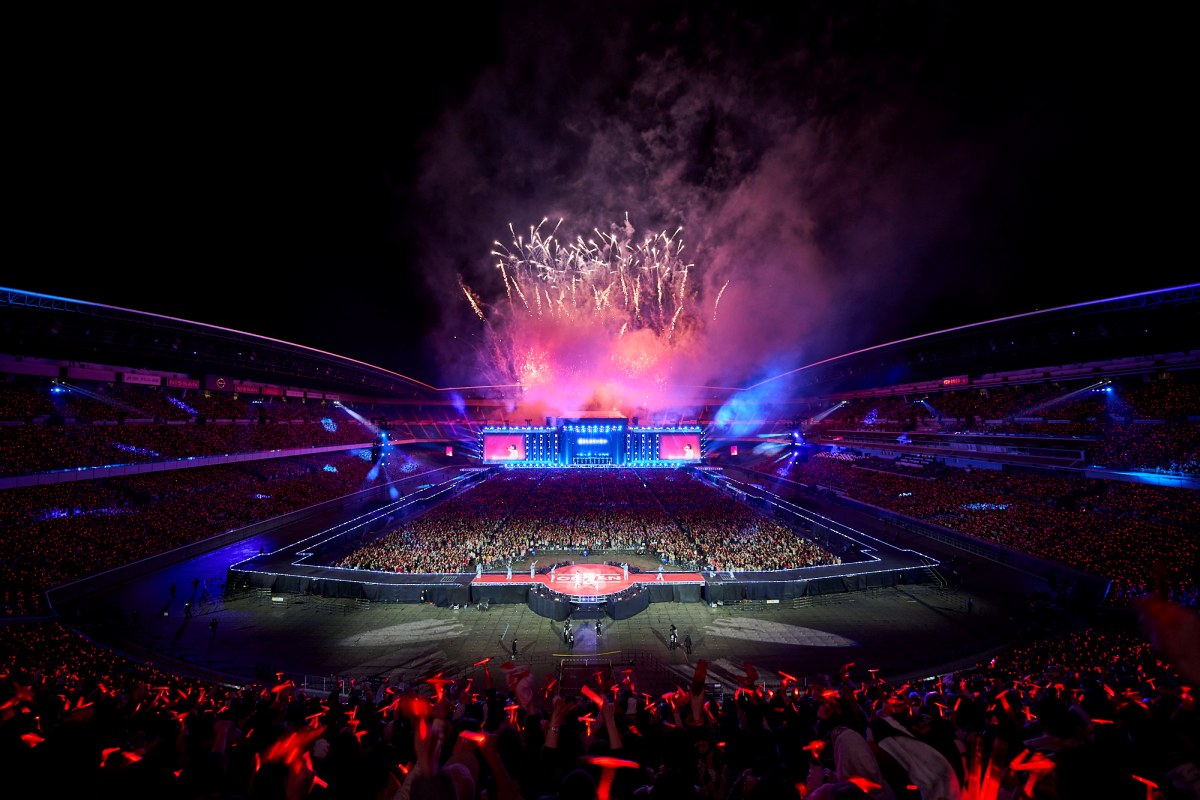 TVXQ Nissan Stadium 'RED OCEAN'