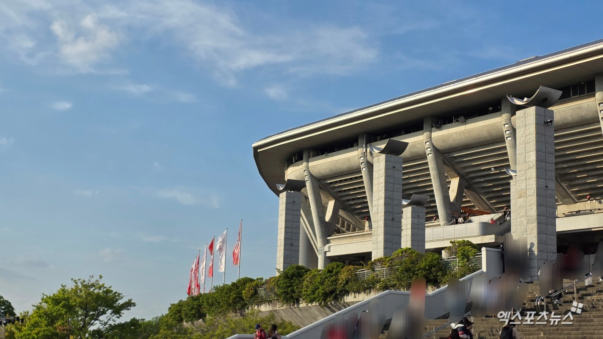 Nissan Stadium exterior